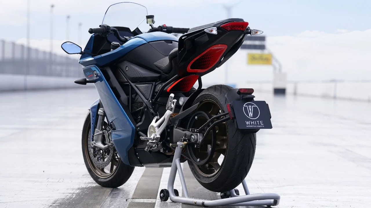 Espera… ¿Esta moto eléctrica tiene un agujero? ¿Y eso es algo bueno?