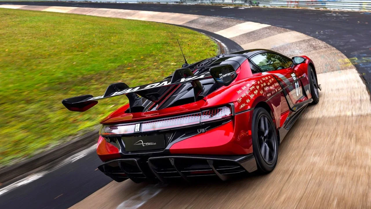 ¿3.000 caballos y menos de 7 minutos? Nürburgring tiene un nuevo soberano eléctrico